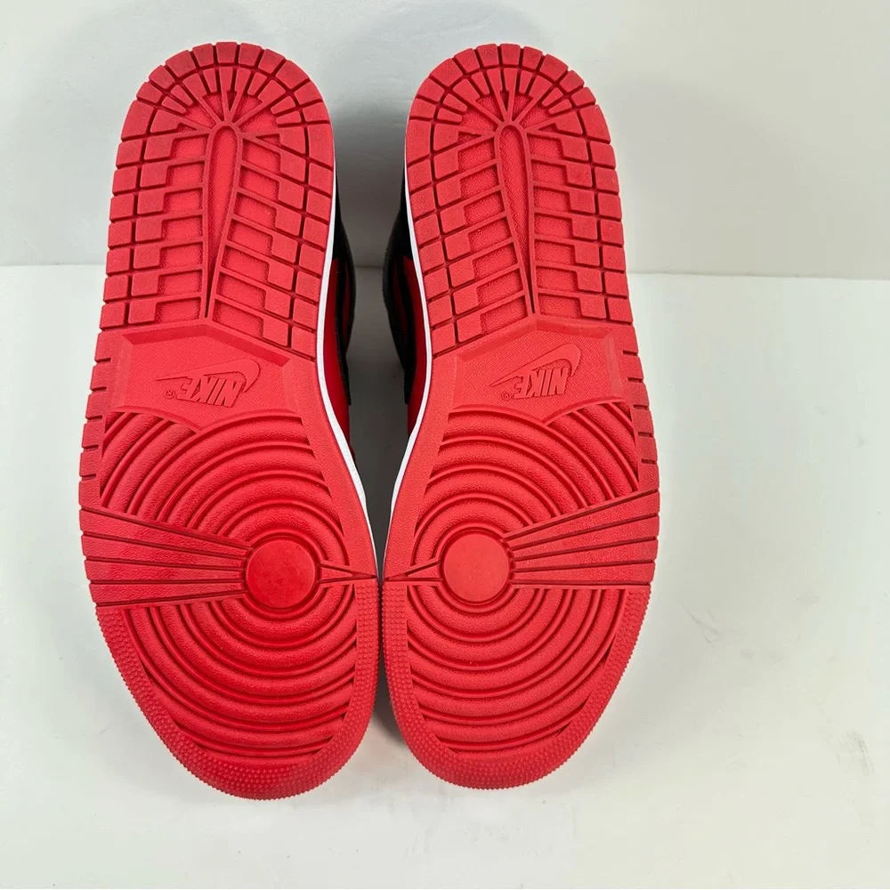 Men’s Nike Air Jordan 1 Mid Reverse BRED Black Red White Shoes 554724-660 - Picture 7 of 9